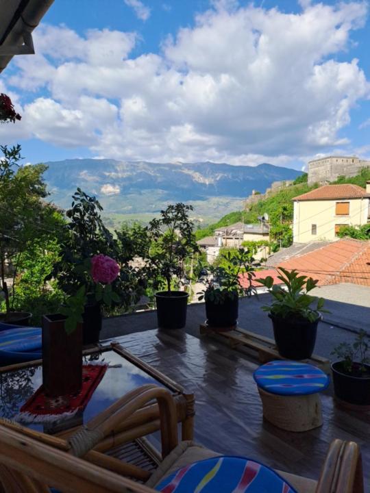 Manga Guesthouse Gjirokastër Exteriör bild
