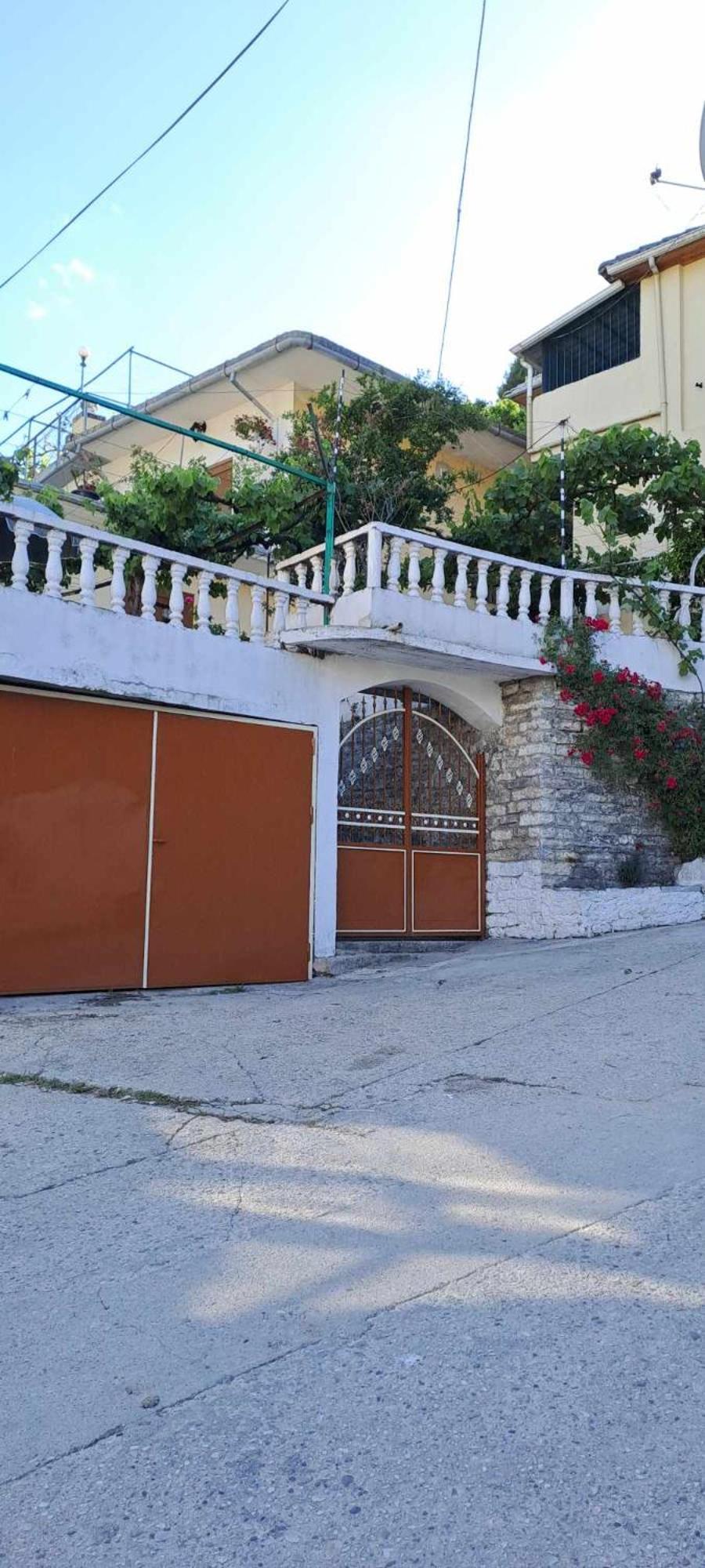 Manga Guesthouse Gjirokastër Exteriör bild